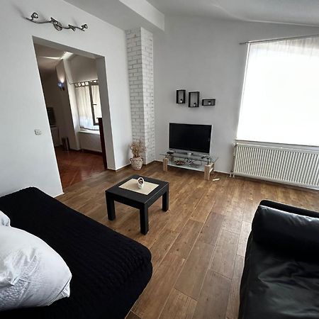 Apartments Petrovic Pirovac Εξωτερικό φωτογραφία