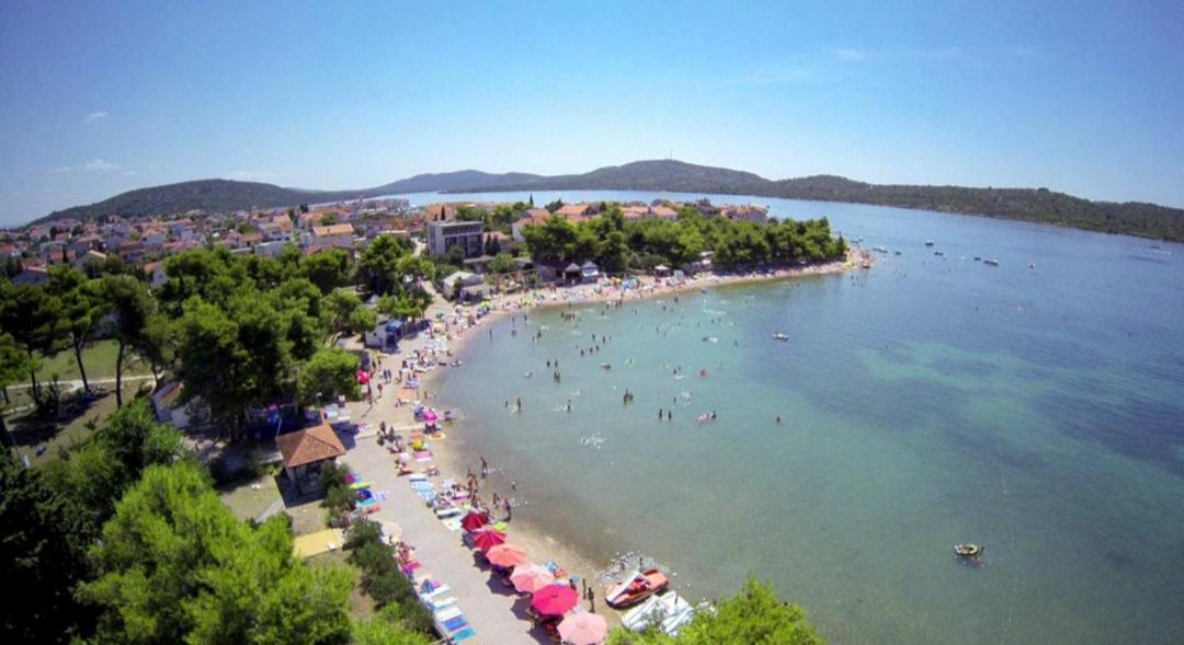 Apartments Petrovic Pirovac Εξωτερικό φωτογραφία