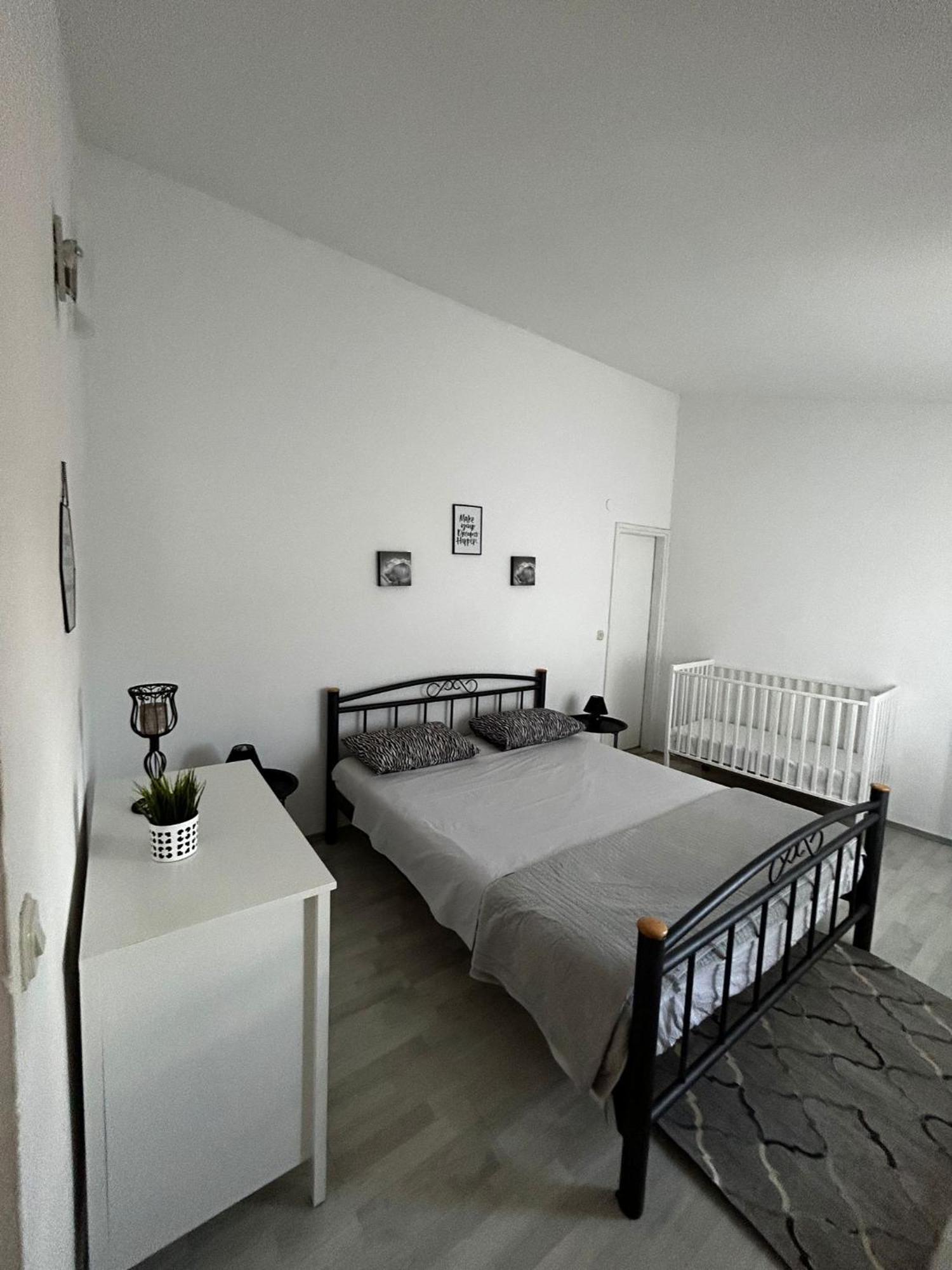 Apartments Petrovic Pirovac Εξωτερικό φωτογραφία