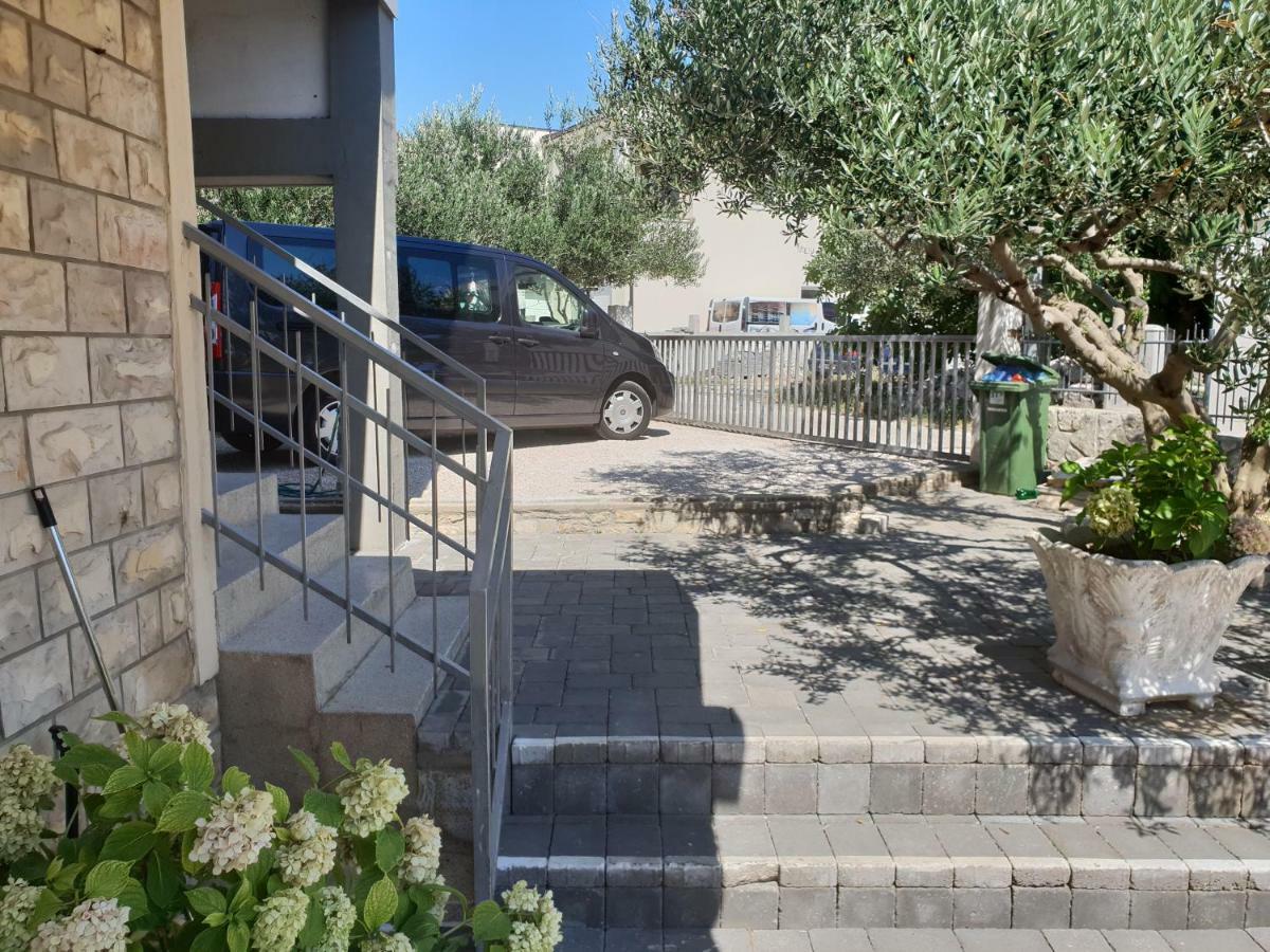 Apartments Petrovic Pirovac Εξωτερικό φωτογραφία