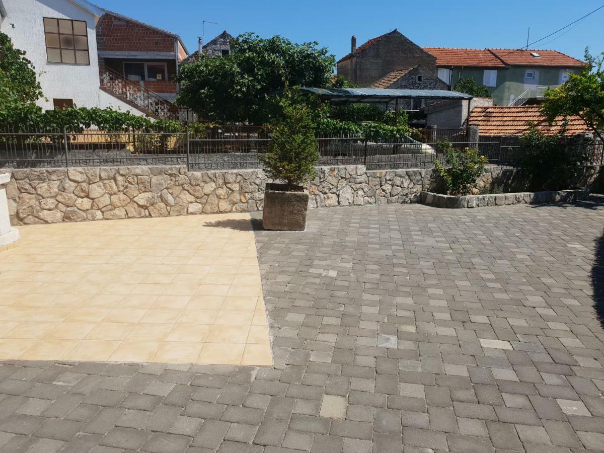 Apartments Petrovic Pirovac Εξωτερικό φωτογραφία