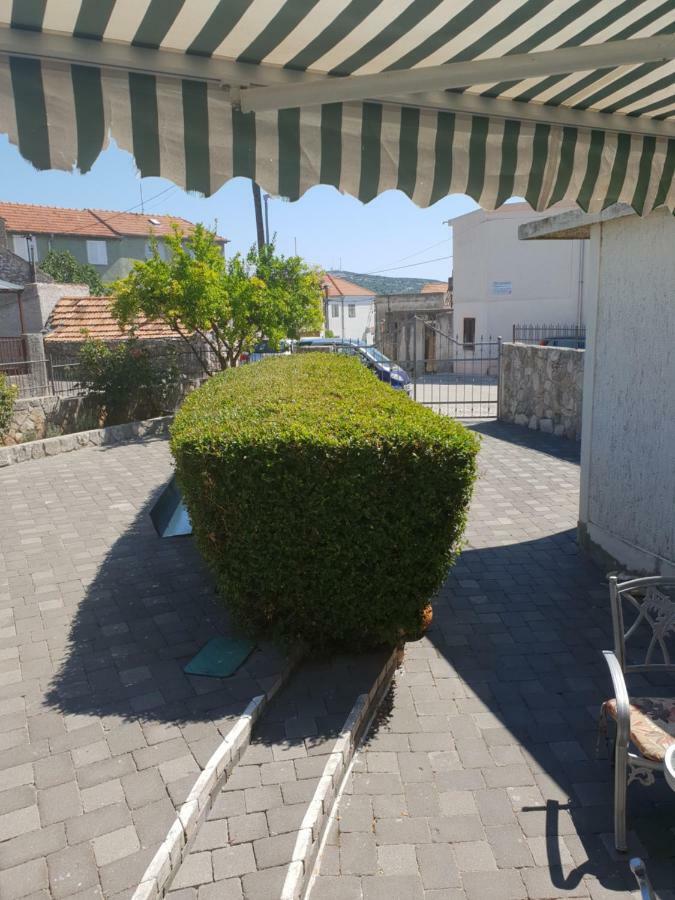 Apartments Petrovic Pirovac Εξωτερικό φωτογραφία