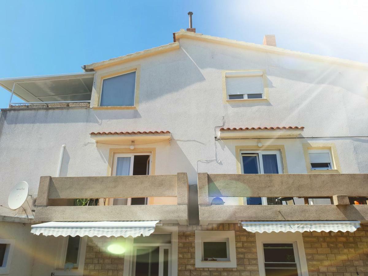 Apartments Petrovic Pirovac Εξωτερικό φωτογραφία