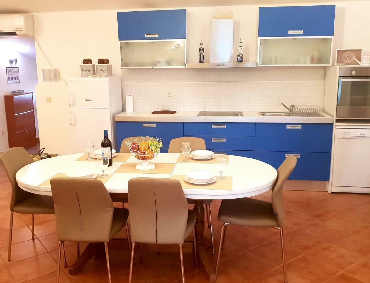 Apartments Petrovic Pirovac Εξωτερικό φωτογραφία