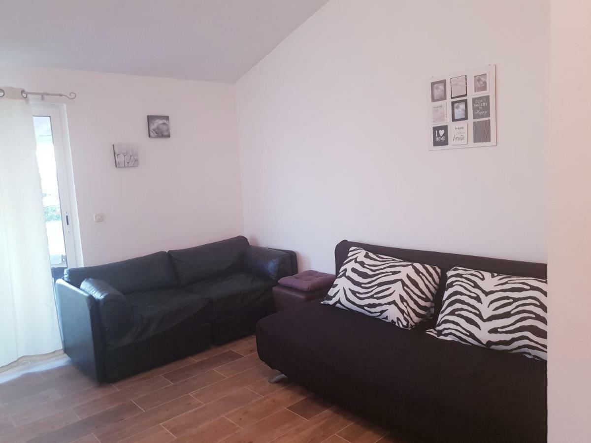 Apartments Petrovic Pirovac Εξωτερικό φωτογραφία